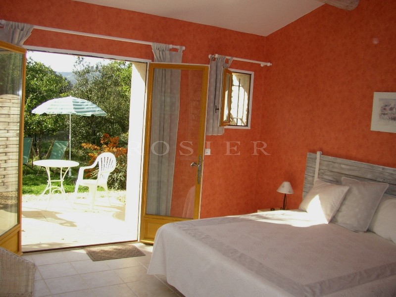 Maison en pierre en Luberon  avec possible chambres d'hôtes.