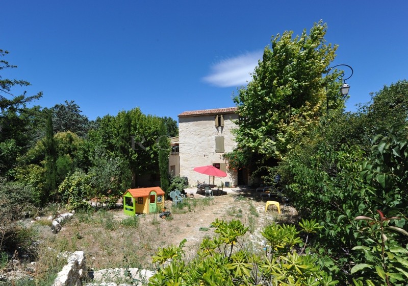 Jolie maison de hameau avec piscine entre Luberon et Ventoux  
