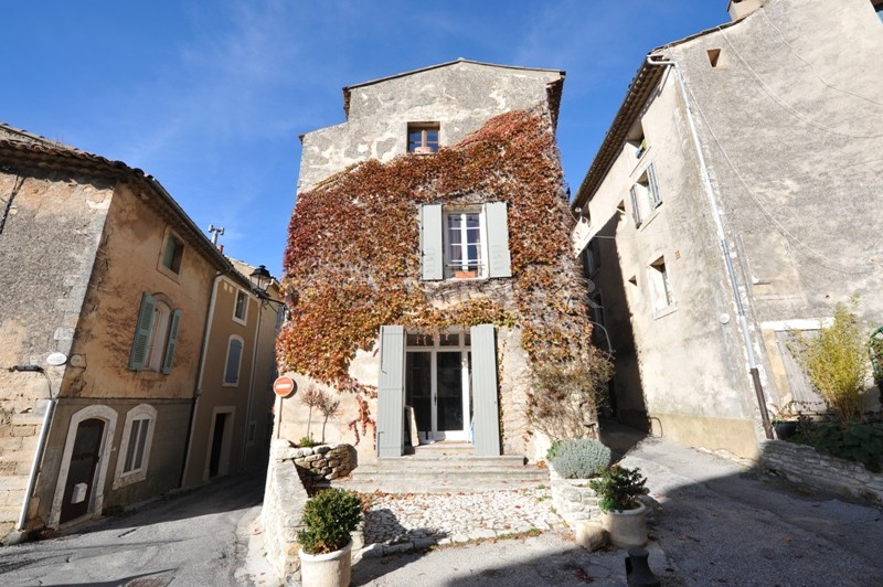 Maison de village avec possibilité de commerce en Luberon  