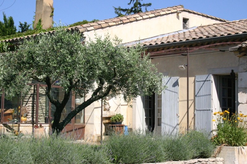 Maison de village avec piscine  entre Avignon et les Alpilles  