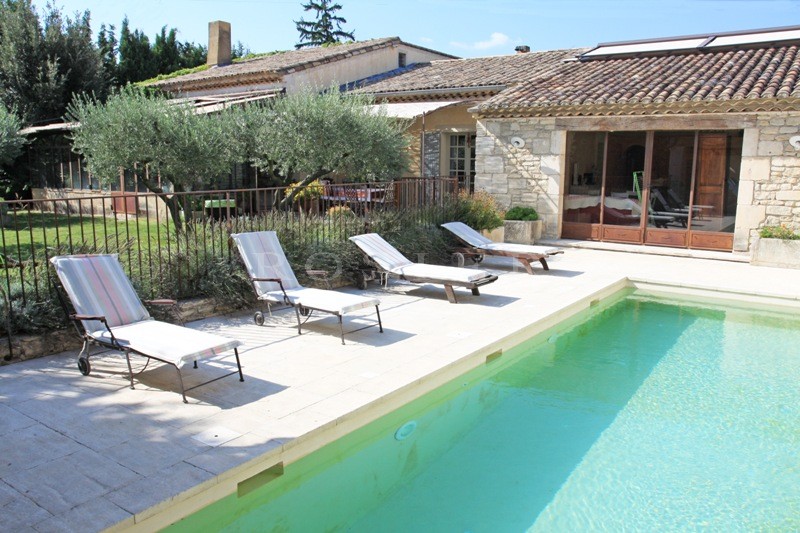 Maison de village avec piscine  entre Avignon et les Alpilles  