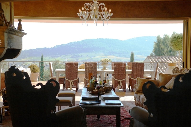 Propriété contemporaine proche de la mer en vente  dans le Var  