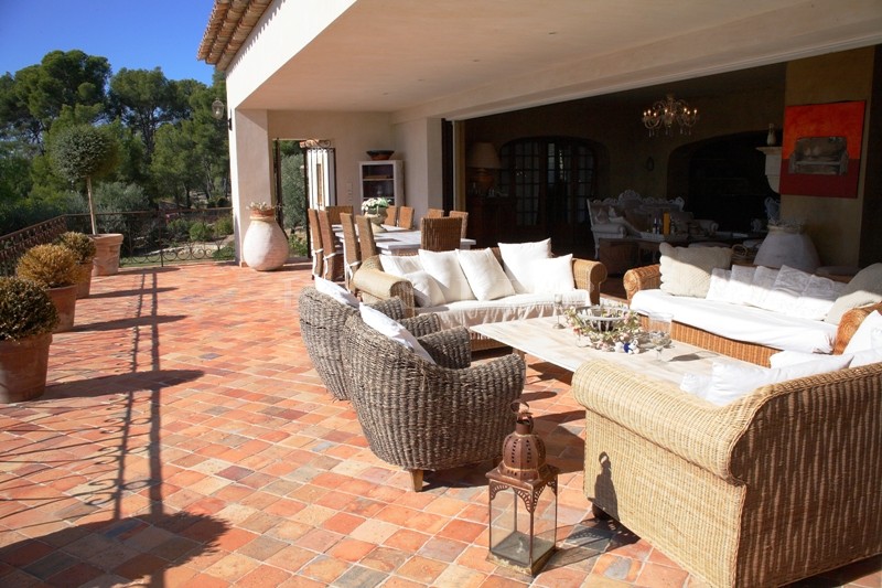 Propriété contemporaine proche de la mer en vente  dans le Var  