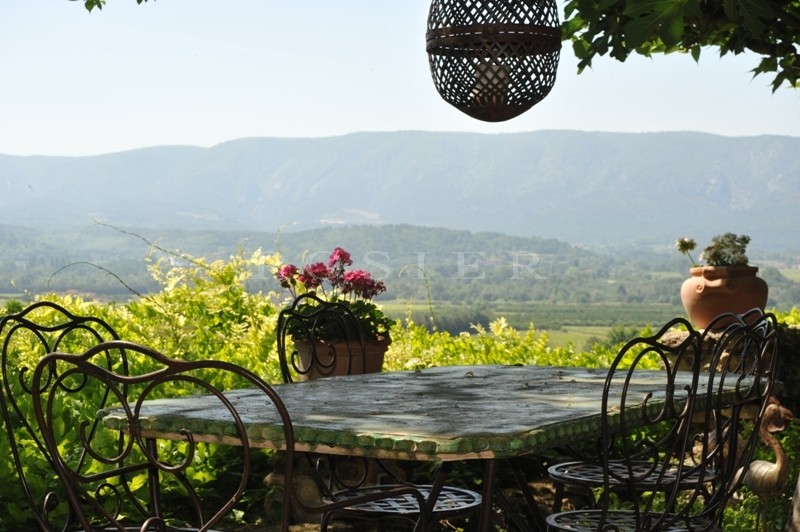 Charmante maison de hameau  face au Luberon  