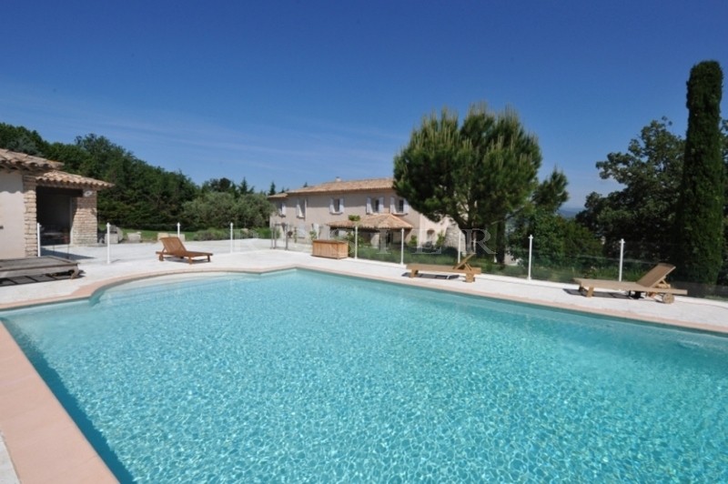 Bastide avec piscine et pool house  en Luberon,  sur la hauteur 