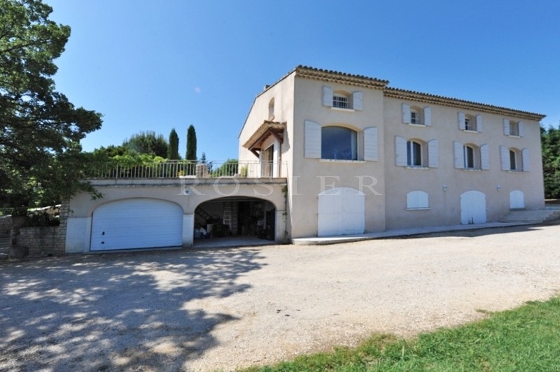 Bastide avec piscine et pool house  en Luberon,  sur la hauteur 