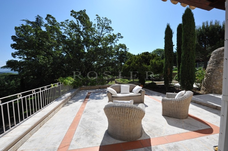 Bastide avec piscine et pool house  en Luberon,  sur la hauteur 