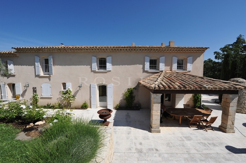 Bastide avec piscine et pool house  en Luberon,  sur la hauteur 