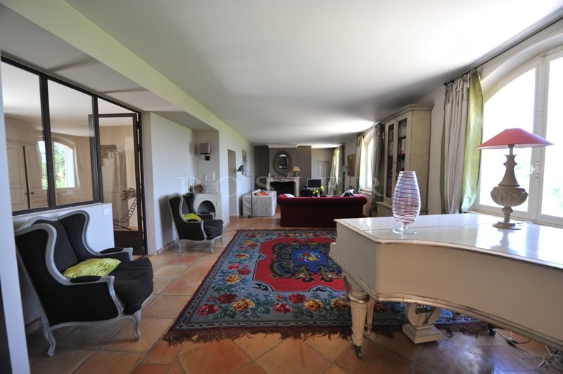 Bastide avec piscine et pool house  en Luberon,  sur la hauteur 