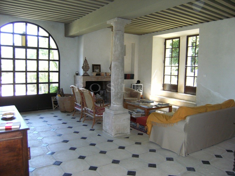 Très belle bastide provençale du 19ème siècle d'environ 400 m²  en Luberon  