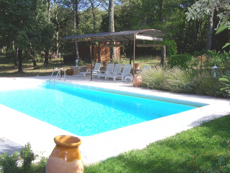 Belle maison en pierres  dans le Luberon  