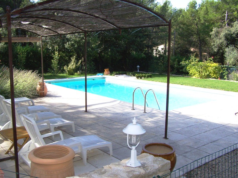 Belle maison en pierres  dans le Luberon  