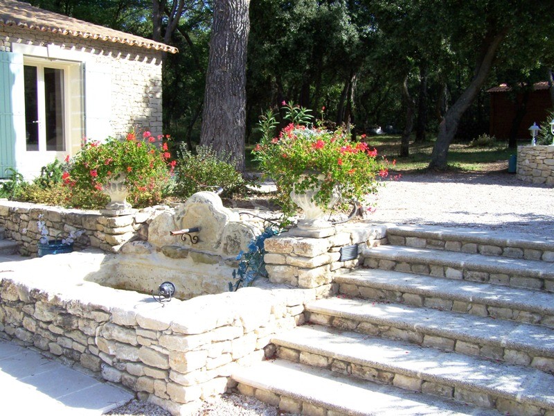 Belle maison en pierres  dans le Luberon  