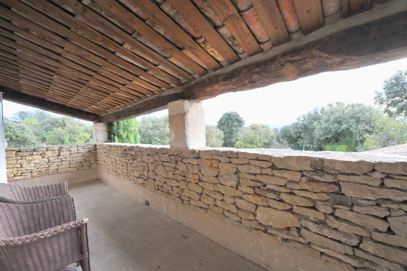Maison revêtue de pierres sèches  à proximité de Gordes  