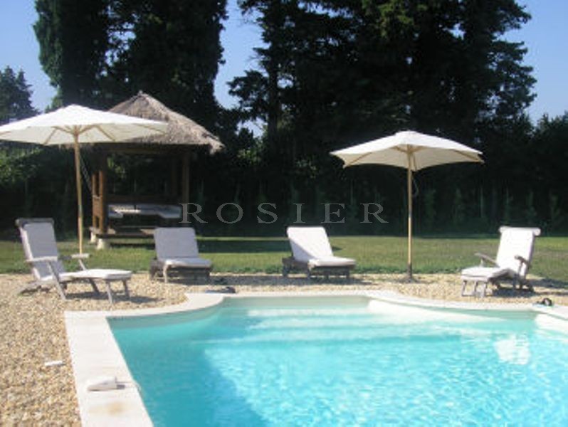 Mas provençal restauré  entre Avignon et le Luberon  