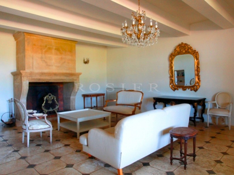 Mas provençal restauré  entre Avignon et le Luberon  
