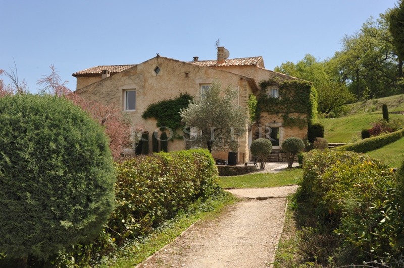Authentique mas à l'orée d'un village perché  du Luberon  
