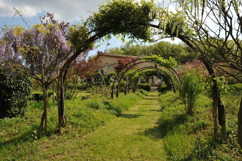 Authentique mas à l'orée d'un village perché  du Luberon  