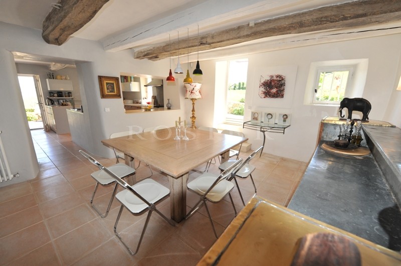 Authentique mas à l'orée d'un village perché  du Luberon  