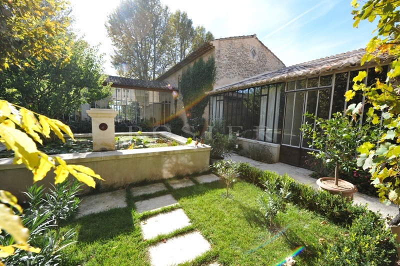 Maison de Hameau  en Luberon   avec bassins et dépendances