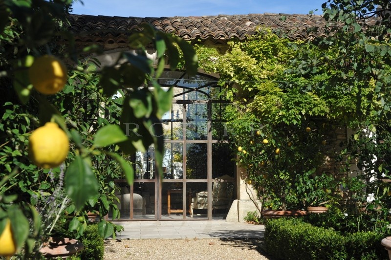 Maison de Hameau  en Luberon   avec bassins et dépendances