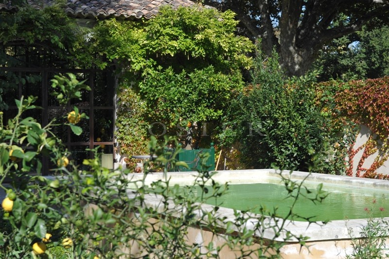 Maison de Hameau  en Luberon   avec bassins et dépendances
