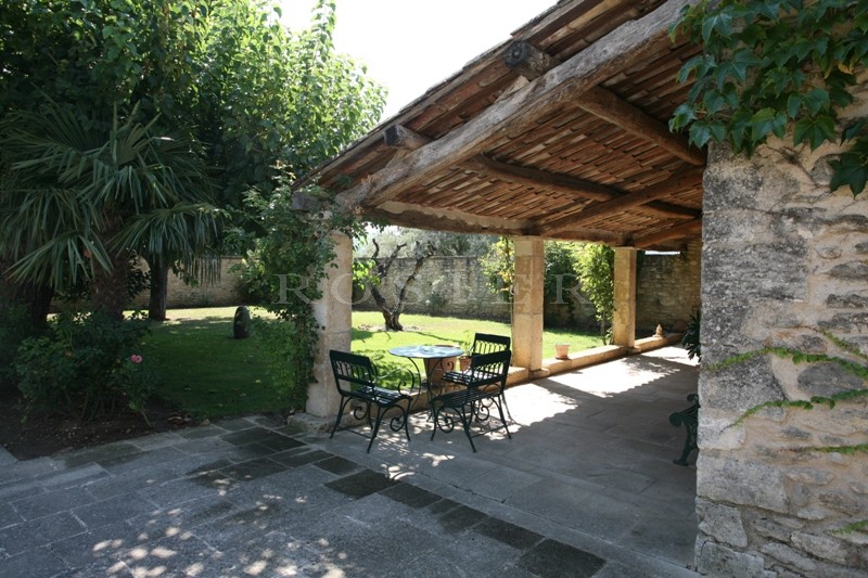 Face au Luberon,    grand mas de famille en vente