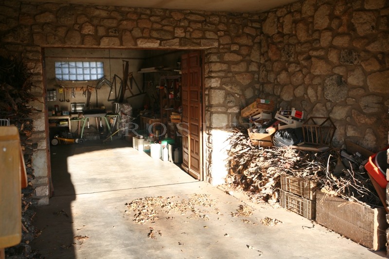 Bastide en position dominante proche d'un village perché du Luberon  