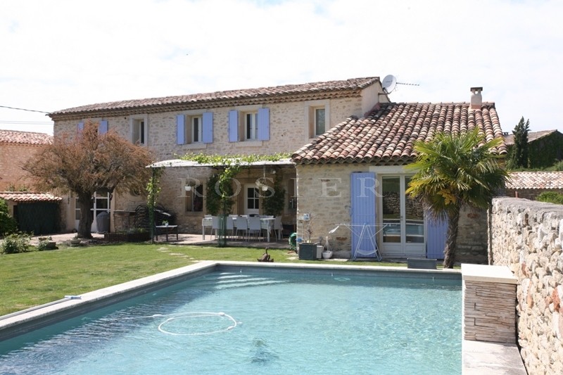 Grande maison de hameau rénovée avec piscine   à vendre en Luberon