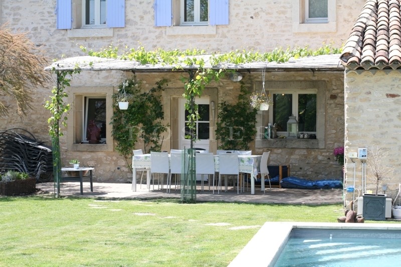 Grande maison de hameau rénovée avec piscine   à vendre en Luberon