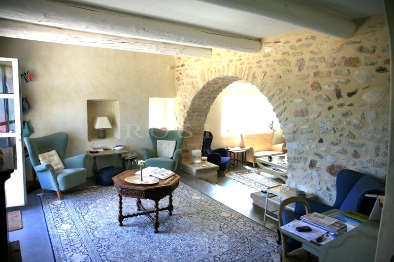 Grande maison de hameau rénovée avec piscine   à vendre en Luberon
