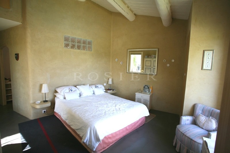 Grande maison de hameau rénovée avec piscine   à vendre en Luberon