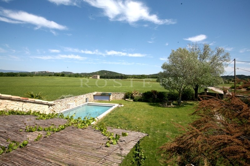 Grande maison de hameau rénovée avec piscine   à vendre en Luberon