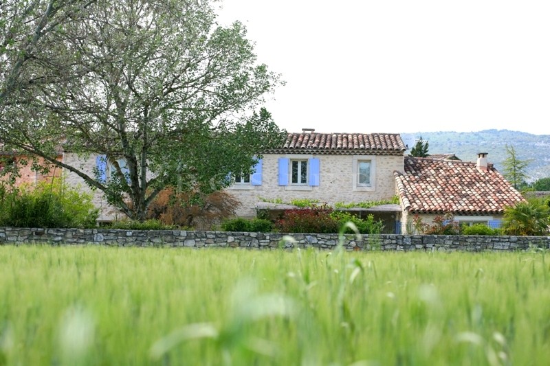 Grande maison de hameau rénovée avec piscine   à vendre en Luberon