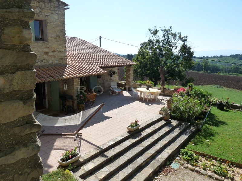 Mas du 18ème siècle restauré en Luberon  avec jardin paysagé