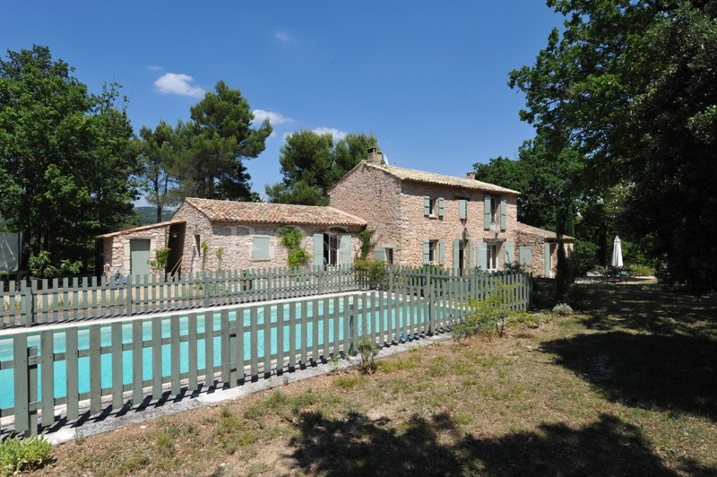 Ancienne bergerie restorée avec charme  en Luberon  au calme