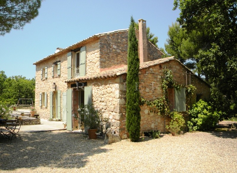 Ancienne bergerie restorée avec charme  en Luberon  au calme
