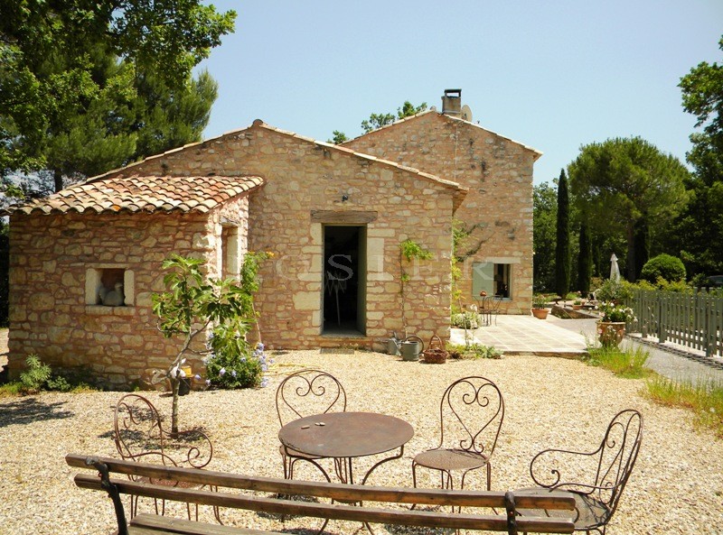 Ancienne bergerie restorée avec charme  en Luberon  au calme