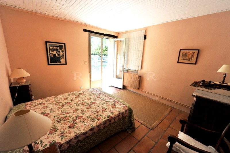 Ancienne bergerie restorée avec charme  en Luberon  au calme