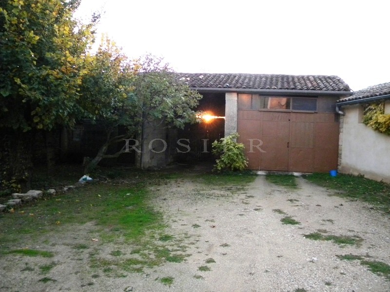 Maison en pierres à renover  en Luberon  