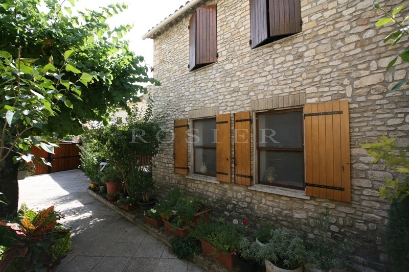 Maison de Hameau entre Gordes et le Luberon.   