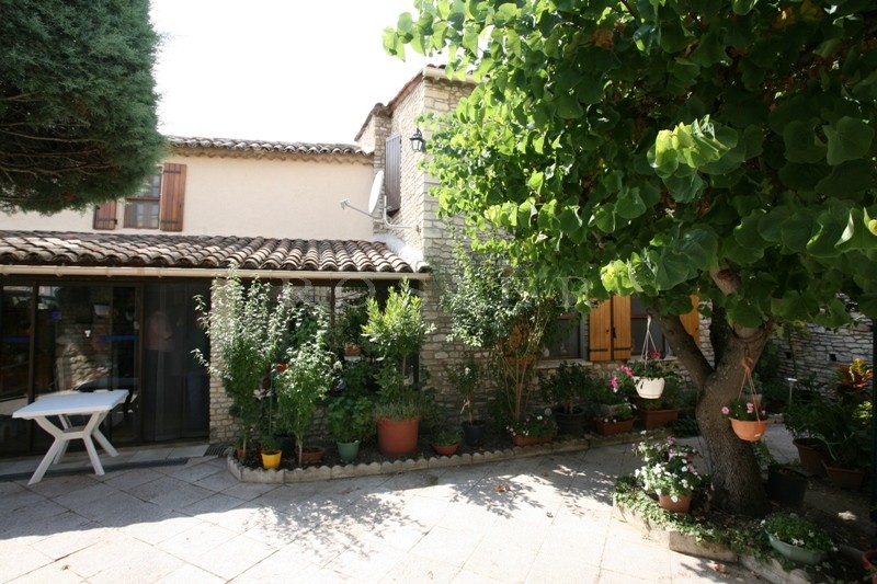 Maison de Hameau entre Gordes et le Luberon.   