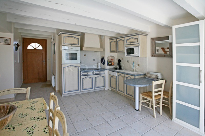 Maison de deux habitations face au Luberon  avec piscine