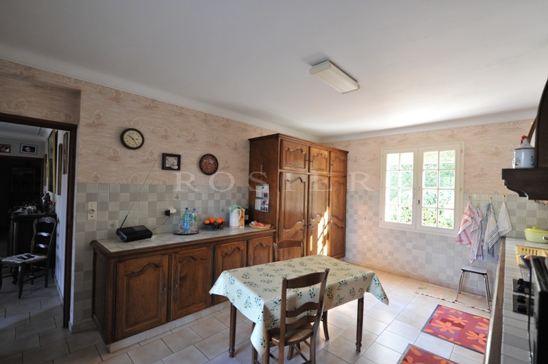 Maison de plain pied dans le Luberon  sur un terrain paysagé