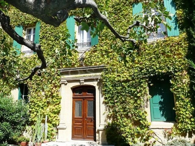 Maison Bourgeoise de village aux portes de la Provence  