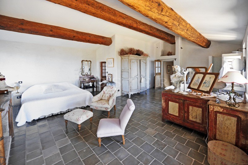 Maison de charme  face au Luberon,  en position dominante