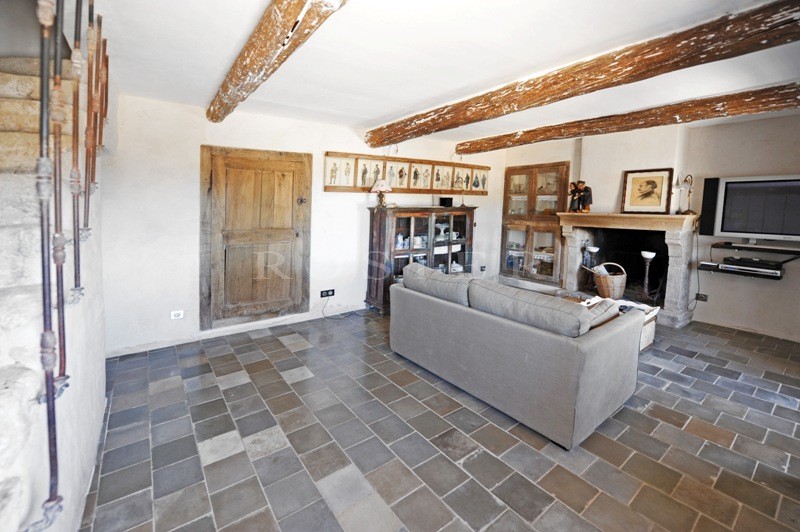Maison de charme  face au Luberon,  en position dominante