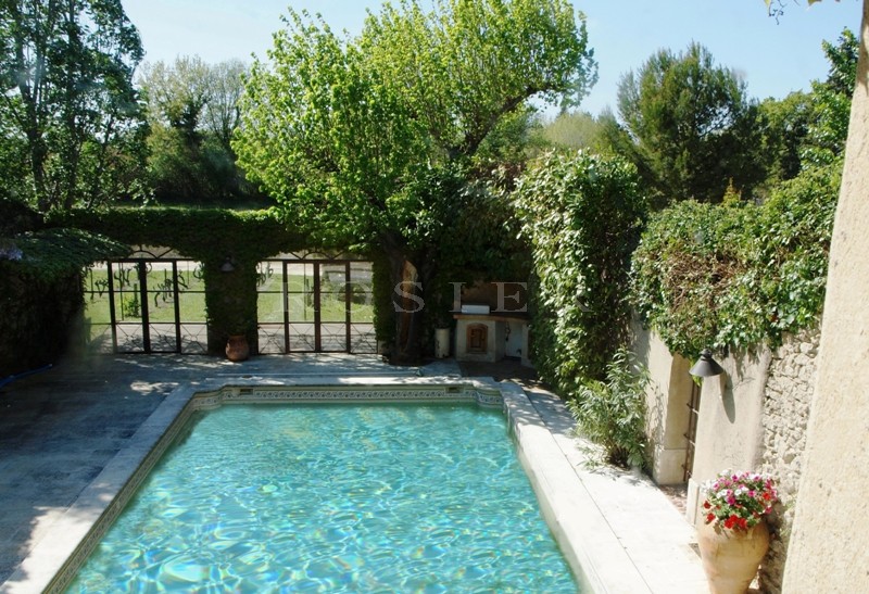 Mas provençal avec étang et piscine   sur parc de 3,6 hectares