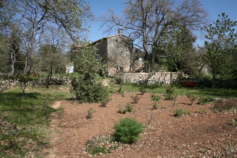 Mas XVIIe avec cour intérieure sur 7,5ha au coeur du Luberon  