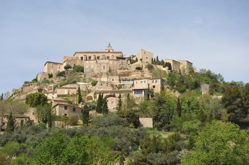 Maison de village à vendre   à flanc de colline avec vue Luberon